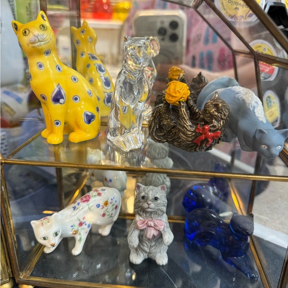 Franklin Mint - 2 side glass cases with 15 high end cat figurines. 2 of 2 - Picture 5 of 6